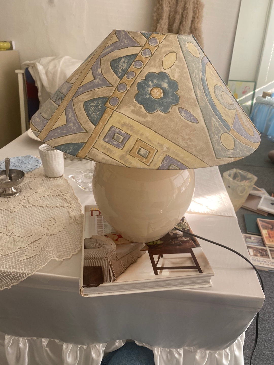 80`S Vintage Beige Ceramic Table Lamp